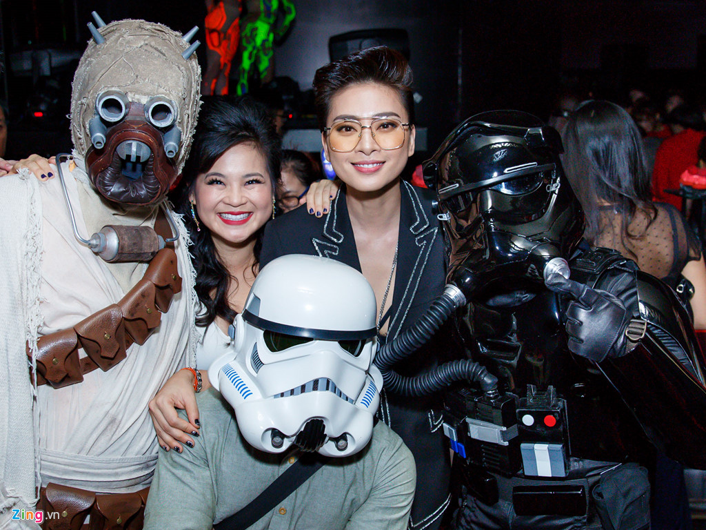 Nữ diễn viên gốc Việt đóng bom tấn Star Wars đến Việt Nam