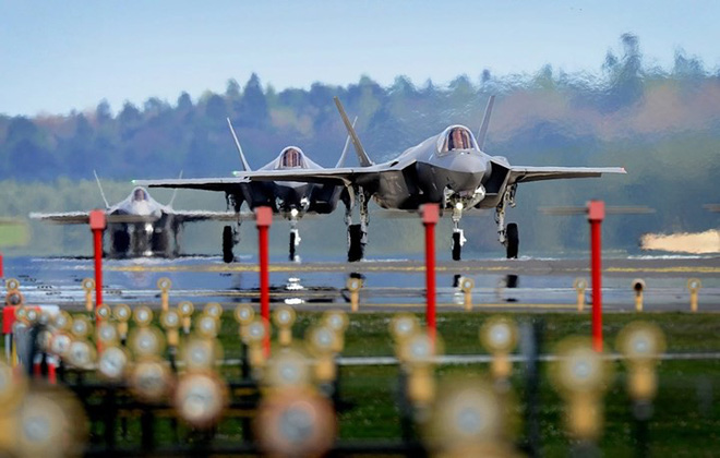 Cận cảnh siêu chiến đấu cơ F-35 phô diễn sức mạnh trên không