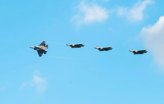 Cận cảnh siêu chiến đấu cơ F-35 phô diễn sức mạnh trên không