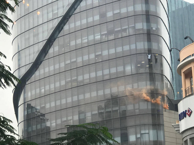Bitexco diễn tập cứu hỏa, người Sài Gòn hoảng hốt tưởng cháy thật