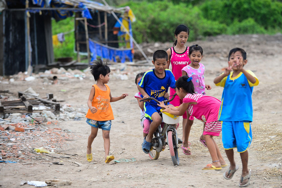 Những đứa bé không thể gửi nhà trẻ ở Sài Gòn