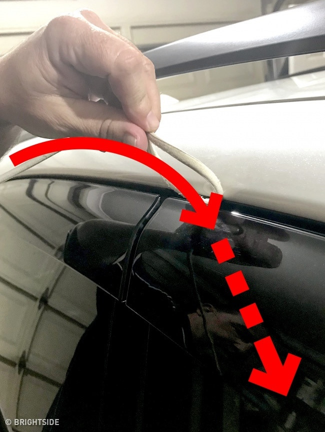 Mẹo hay giúp mở cửa xe ôtô khi bỏ quên chìa khóa