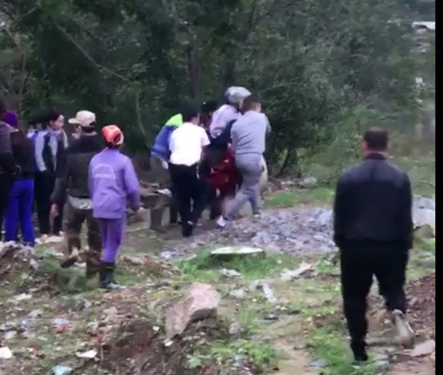 Người phụ nữ nhảy cầu được cứu sống: Em phải sống để nuôi con khôn lớn!