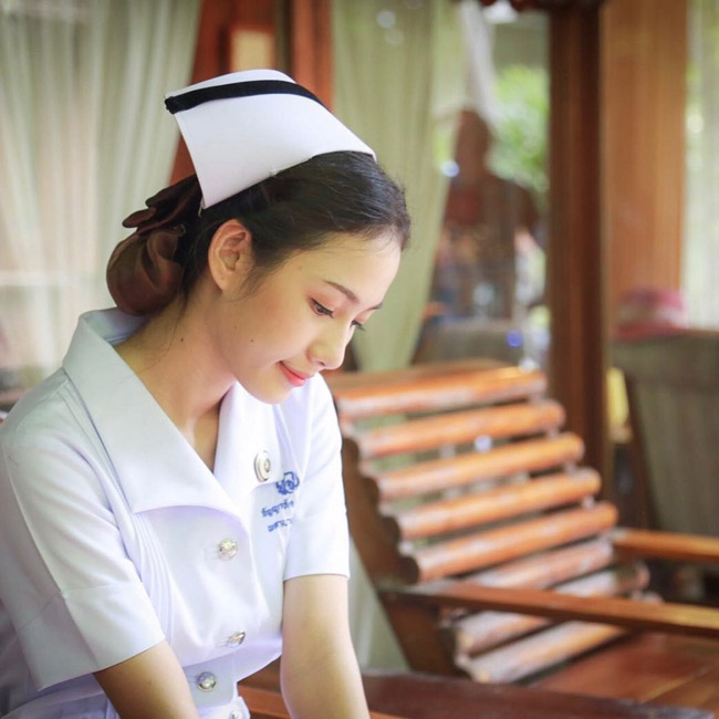 Nữ ý tá đẹp nhất Thái Lan xé toạc hình ảnh ngây thơ, bất ngờ sexy gợi cảm