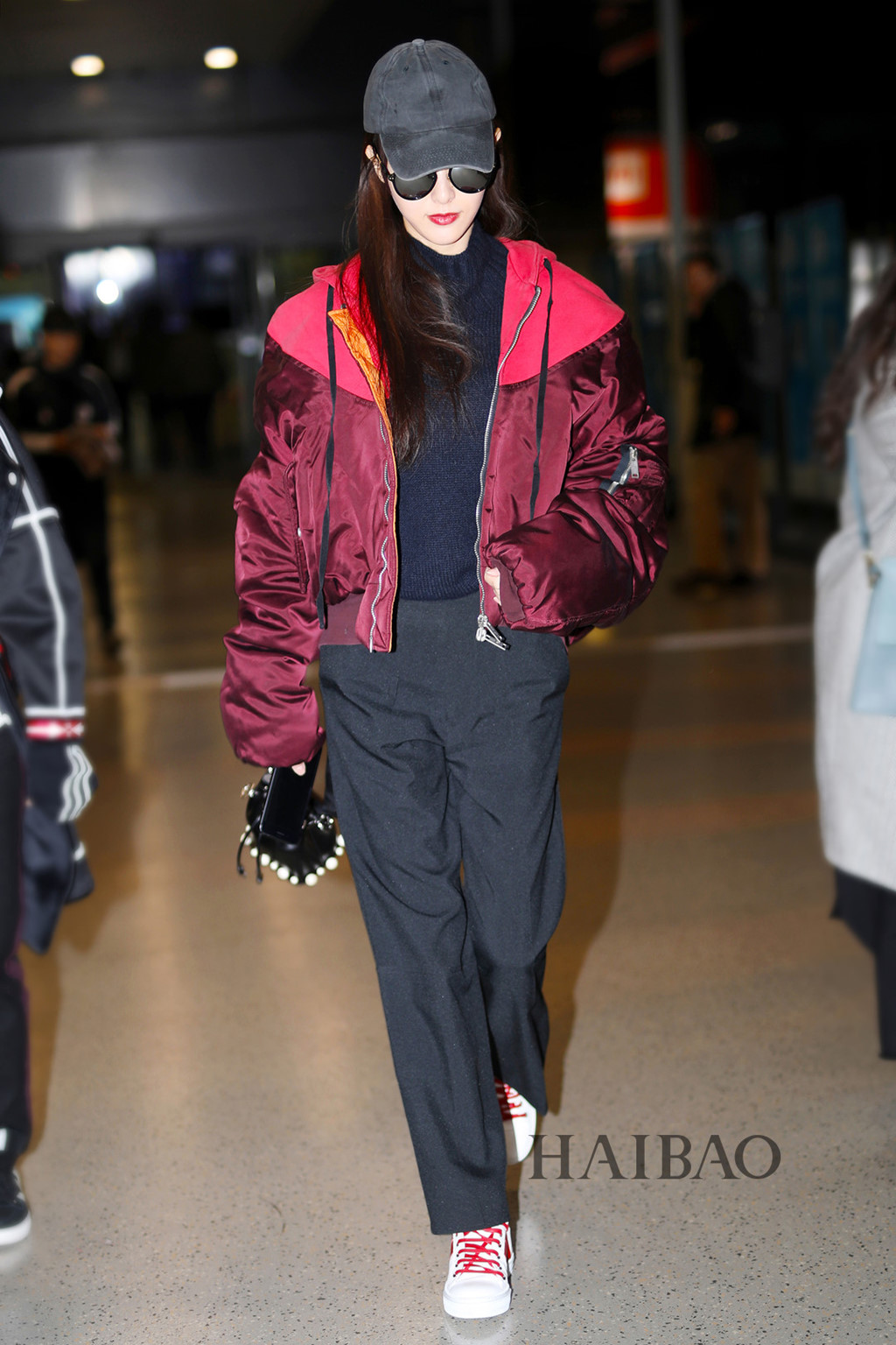 Mix quần vải thế nào để trông sành điệu, không bị quê?