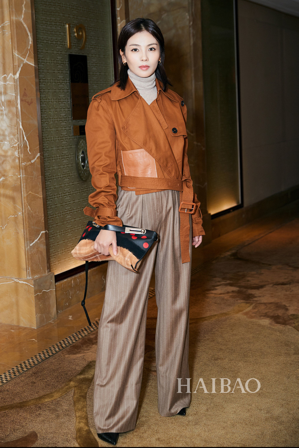 Mix quần vải thế nào để trông sành điệu, không bị quê?