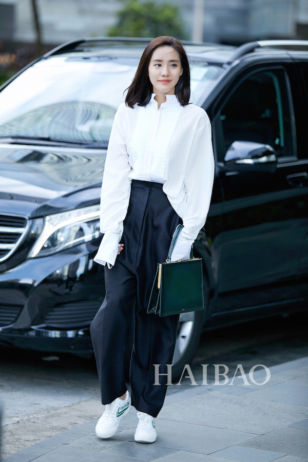 Mix quần vải thế nào để trông sành điệu, không bị quê?