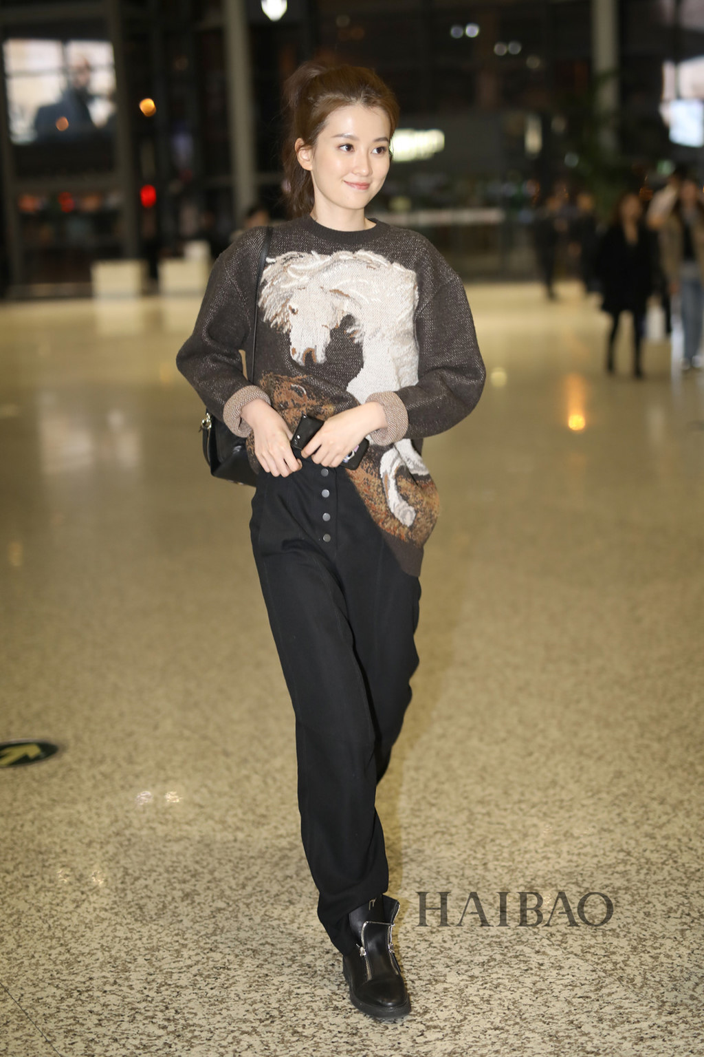 Mix quần vải thế nào để trông sành điệu, không bị quê?