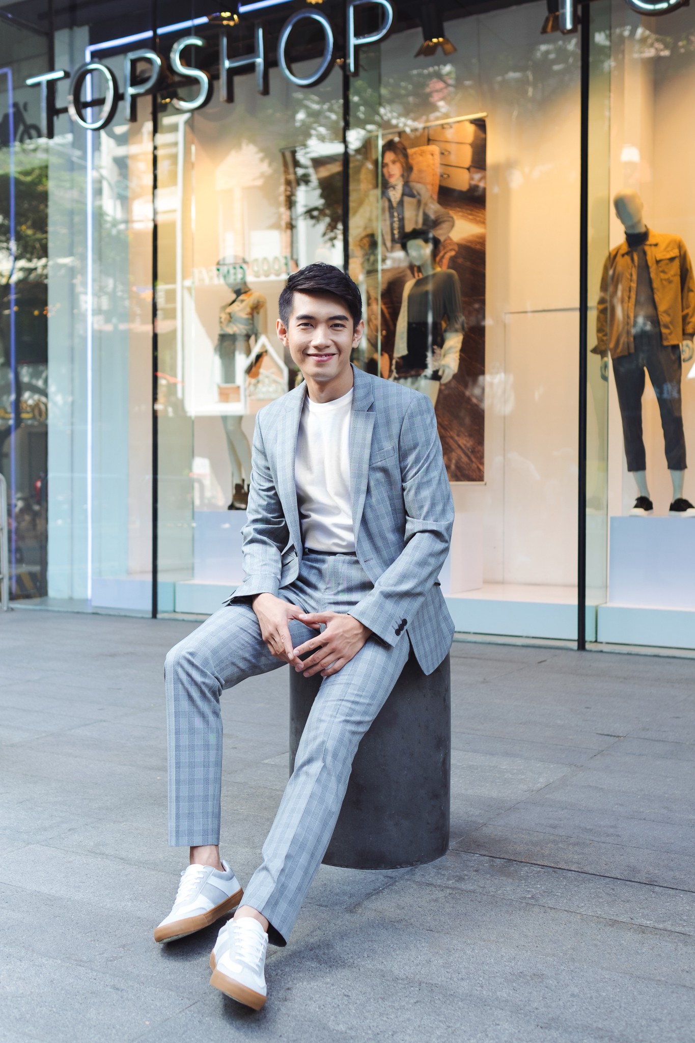 Học cách biến hóa cùng chàng dancer Quang Đăng với những bộ suit Topman