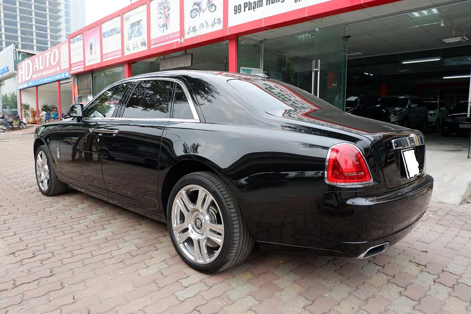 Rolls Royce Ghost 30 tỷ rao bán trên vỉa hè Hà Nội Rolls Royce Ghost 30 tỷ rao bán trên vỉa hè Hà Nội