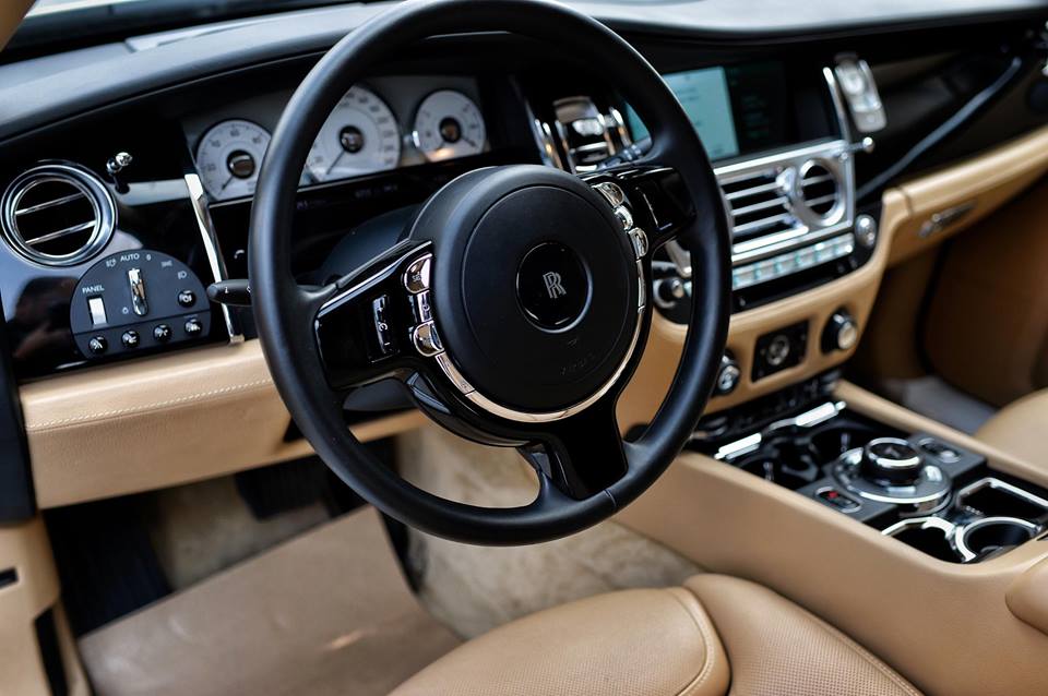 Rolls Royce Ghost 30 tỷ rao bán trên vỉa hè Hà Nội Rolls Royce Ghost 30 tỷ rao bán trên vỉa hè Hà Nội