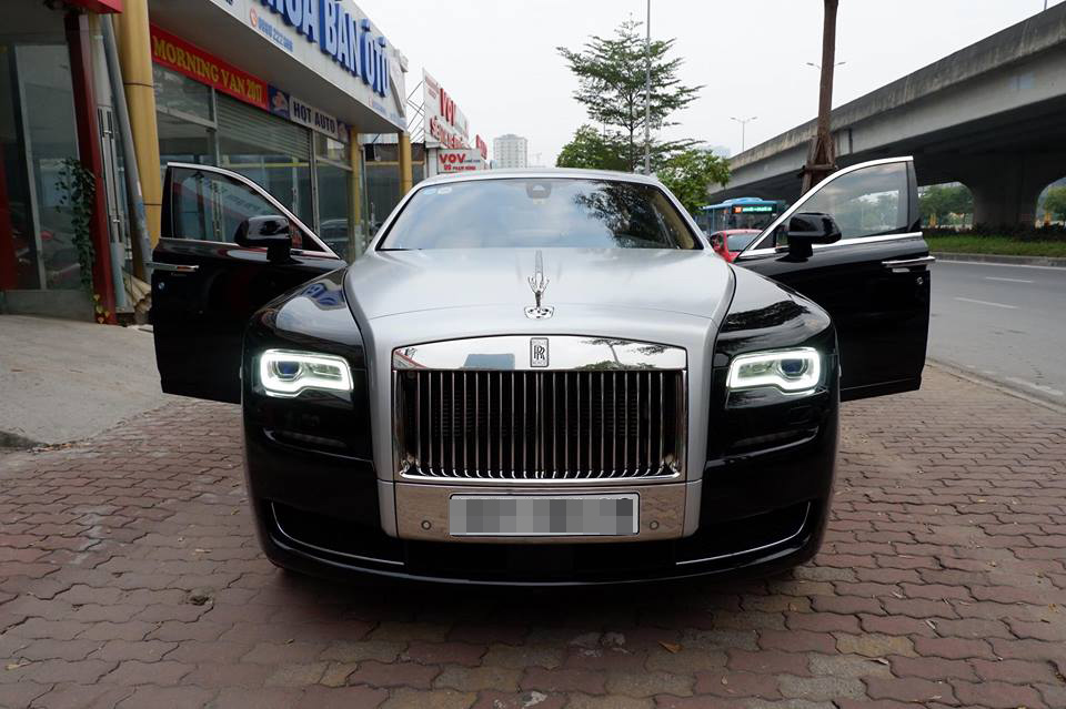 Rolls Royce Ghost 30 tỷ rao bán trên vỉa hè Hà Nội Rolls Royce Ghost 30 tỷ rao bán trên vỉa hè Hà Nội
