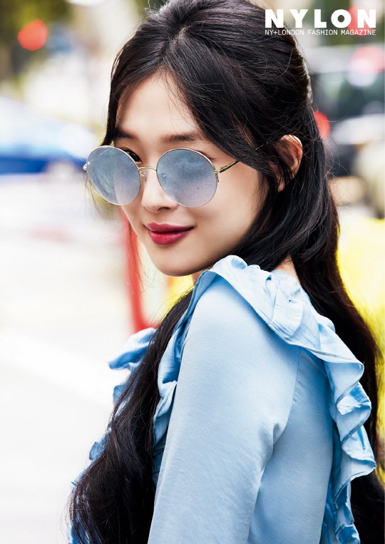 Loạt hình tạp chí chứng minh: Sulli giờ đây đã đẹp đến độ có lẽ hiếm nữ thần tượng nào sánh bằng