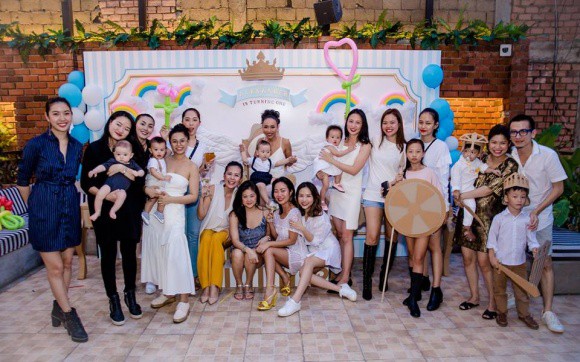 Tăng Thanh Hà mặc giản dị nhưng vẫn nổi bần bật trong tiệc sinh nhật con trai ca sĩ Thảo Trang