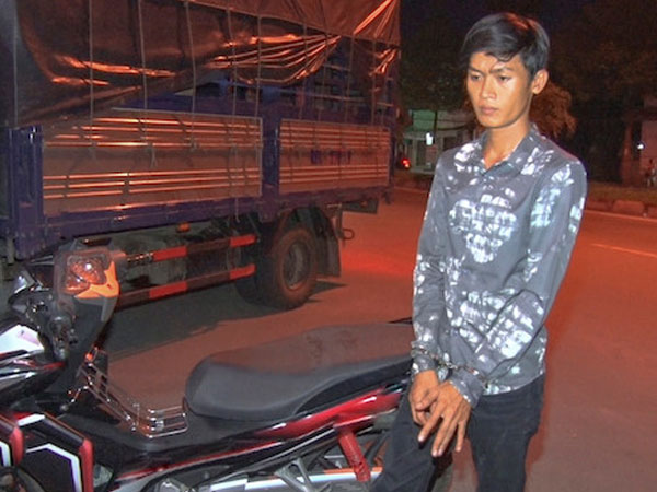 Tài xế chở nghi phạm trộm bò vượt 360 km vào thẳng trụ sở cảnh sát