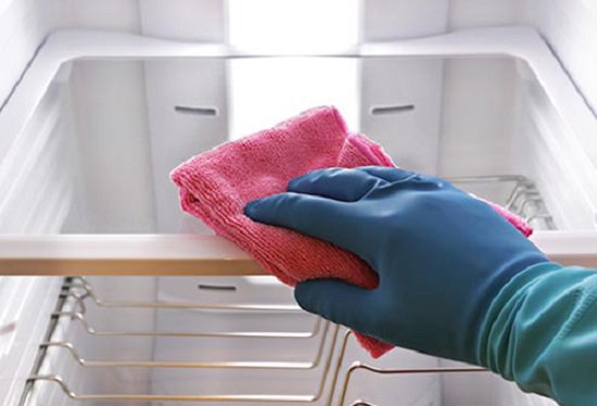 Tủ lạnh sáng bóng kin kít với 6 bước lau chùi chỉ mất 10 phút
