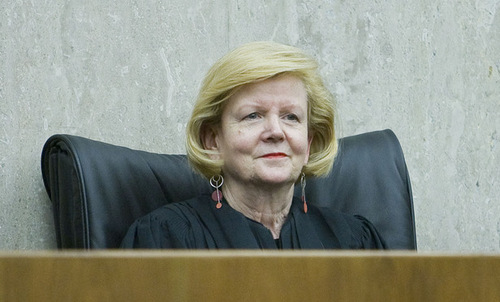 Thẩm phán Mỹ chặn lệnh cấm người chuyển giới trong quân đội của Trump