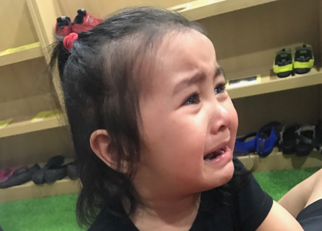 Con đang ăn vạ lập tức nín ngay khi mẹ nói những câu này! Con đang ăn vạ lập tức nín ngay khi mẹ nói những câu này!