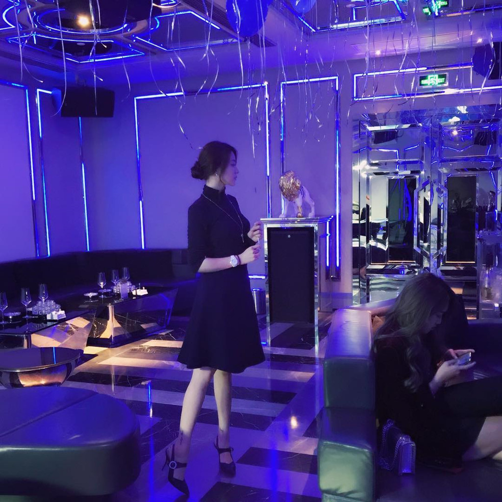 Thế hệ con nhà giàu Trung Quốc: Ăn bám hay thiên tài ngậm thìa vàng?