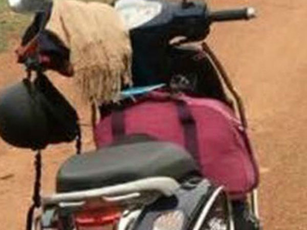 Cô gái Sài Gòn bị uy hiếp bằng roi điện, cướp xe máy