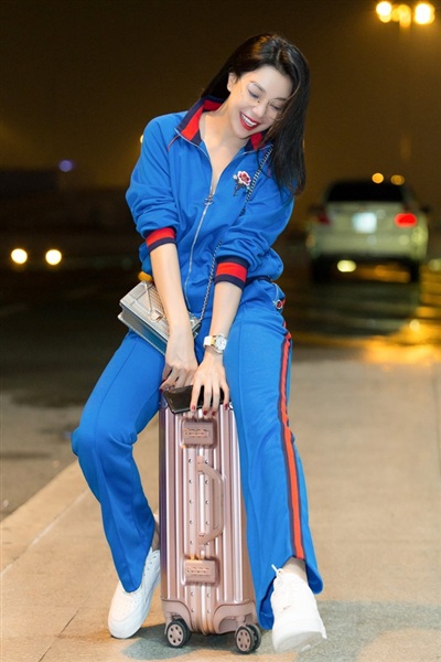 Đừng chê đồ thể thao là xuề xòa, giờ đây nó đang là xu hướng được cả dàn sao tích cực lăng xê