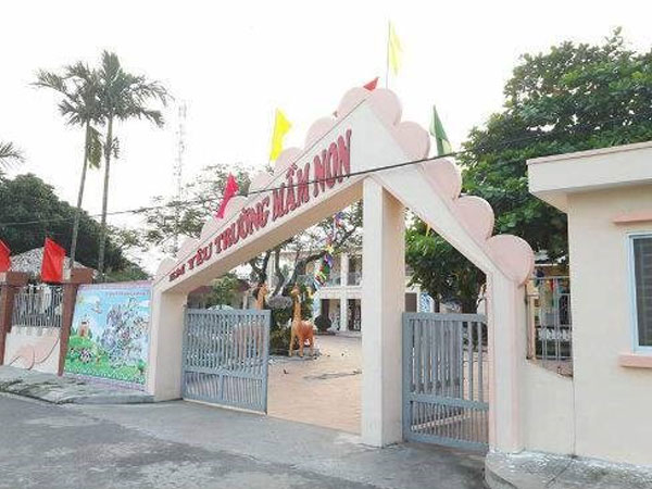 Thực hư chuyện gà luộc nguyên con cho học sinh ăn ở Hải Phòng?