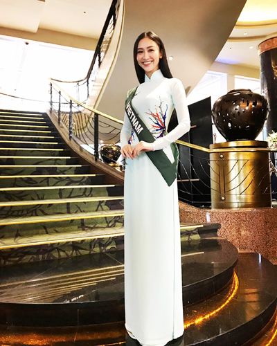 Hà Thu tự tin trả lời phỏng vấn bằng tiếng Anh tại Miss Earth