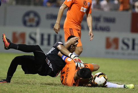 HLV Huỳnh Đức: ‘V-League có một số trọng tài hợp thành nhóm’