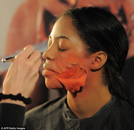 Những tác hại kinh hoàng của việc hóa trang Halloween