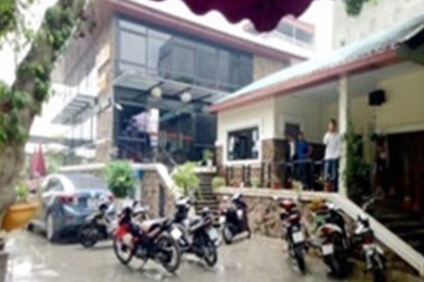 13 dân chơi dương tính với ma túy trong tầng hầm của quán karaoke