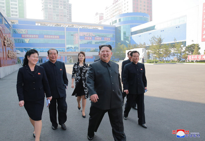 Ông Kim Jong Un thăm nhà máy mỹ phẩm chất lượng thế giới