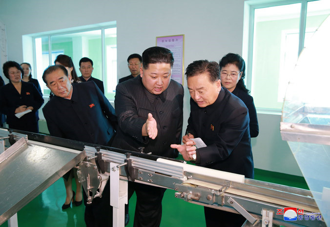 Ông Kim Jong Un thăm nhà máy mỹ phẩm chất lượng thế giới