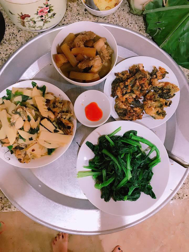 Mâm cơm ngày chủ nhật giá 100 nghìn gây tranh cãi, người nhà chê ki bo, người ngoài bảo thế cũng đủ ngon