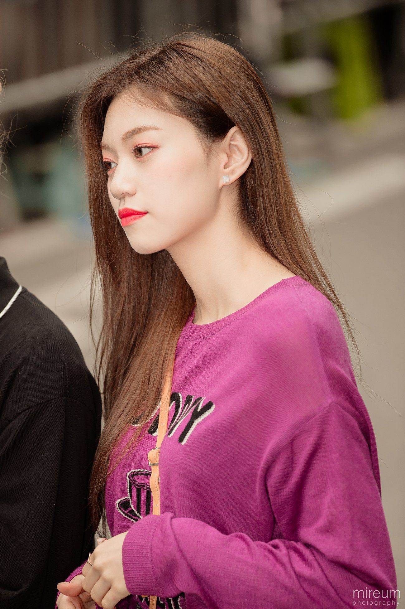 Nào đâu còn thời mặt chữ V, Hàn Quốc người ta đổ xô đi thích mặt chữ L hết rồi kìa!