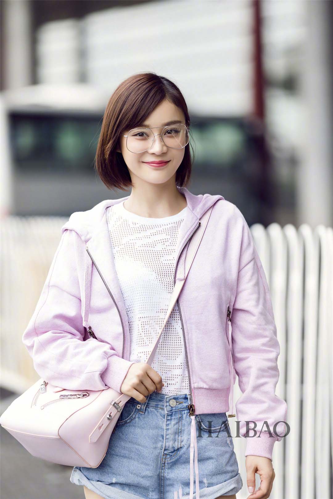 Tông màu từng bị hắt hủi vì quê và sến giờ lại được Sao lăng xê ầm ầm