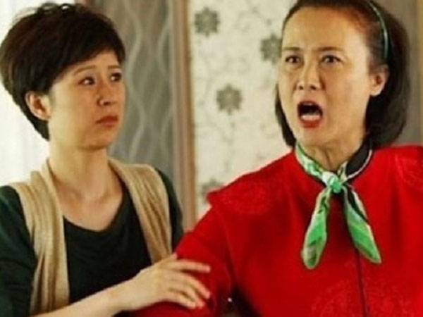 Ngượng chín mặt vì sự vô duyên của mẹ chồng