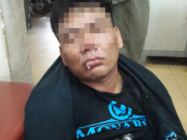 Người đàn ông nghi ngáo đá vác dao đòi chém nhiều người