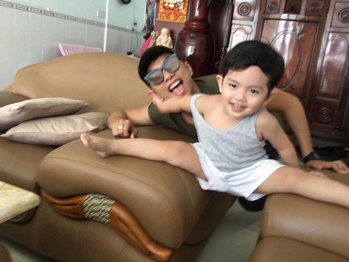 Bất ngờ trước khả năng uốn dẻo của cậu quý tử nhà Khánh Thi và Phan Hiển