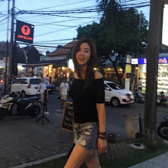 Dù đã U50 và có 2 con, nhan sắc quyến rũ của mẹ Kim Tan luôn khiến hàng loạt sao trẻ ghen tị Dù đã U50 và có 2 con, nhan sắc quyến rũ của mẹ Kim Tan luôn khiến hàng loạt sao trẻ ghen tị