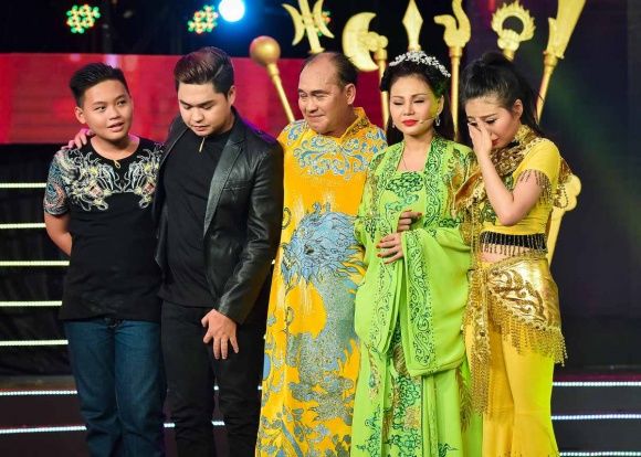 Bi kịch cuộc đời danh hài Lê Giang: Từng có ý định tử tử, 2 con ruột không chịu nhận mẹ Bi kịch cuộc đời danh hài Lê Giang: Từng có ý định tử tử, 2 con ruột không chịu nhận mẹ