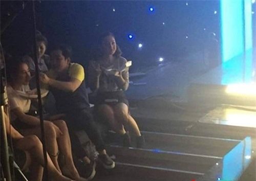 Nhã Phương hạnh phúc nhất showbiz, đi ăn ở đâu Trường Giang chăm đến đó