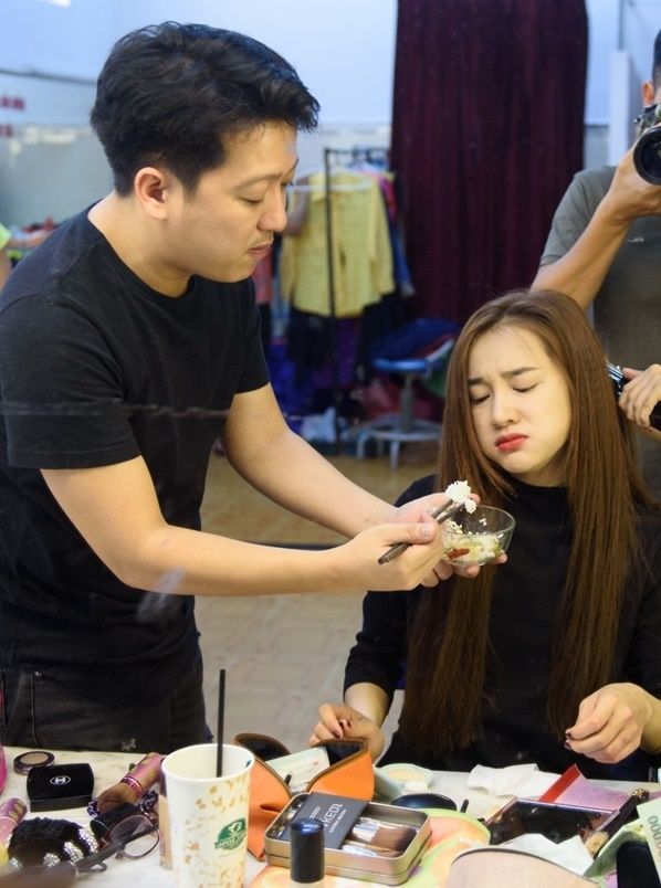 Nhã Phương hạnh phúc nhất showbiz, đi ăn ở đâu Trường Giang chăm đến đó