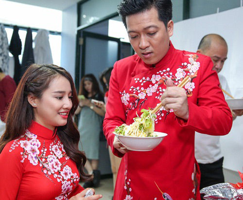 Nhã Phương hạnh phúc nhất showbiz, đi ăn ở đâu Trường Giang chăm đến đó