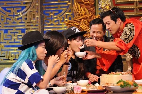 Nhã Phương hạnh phúc nhất showbiz, đi ăn ở đâu Trường Giang chăm đến đó