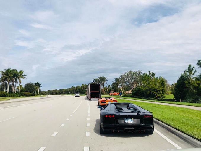 Dàn siêu xe người Việt rong ruổi trong mùa thu nước Mỹ