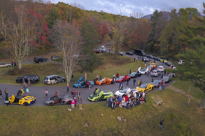 Dàn siêu xe người Việt rong ruổi trong mùa thu nước Mỹ