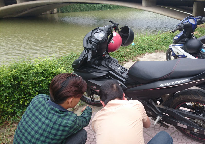 Sốc: Cửa hàng Yamaha sơn lại màu xe Exciter bán cho khách với giá cao