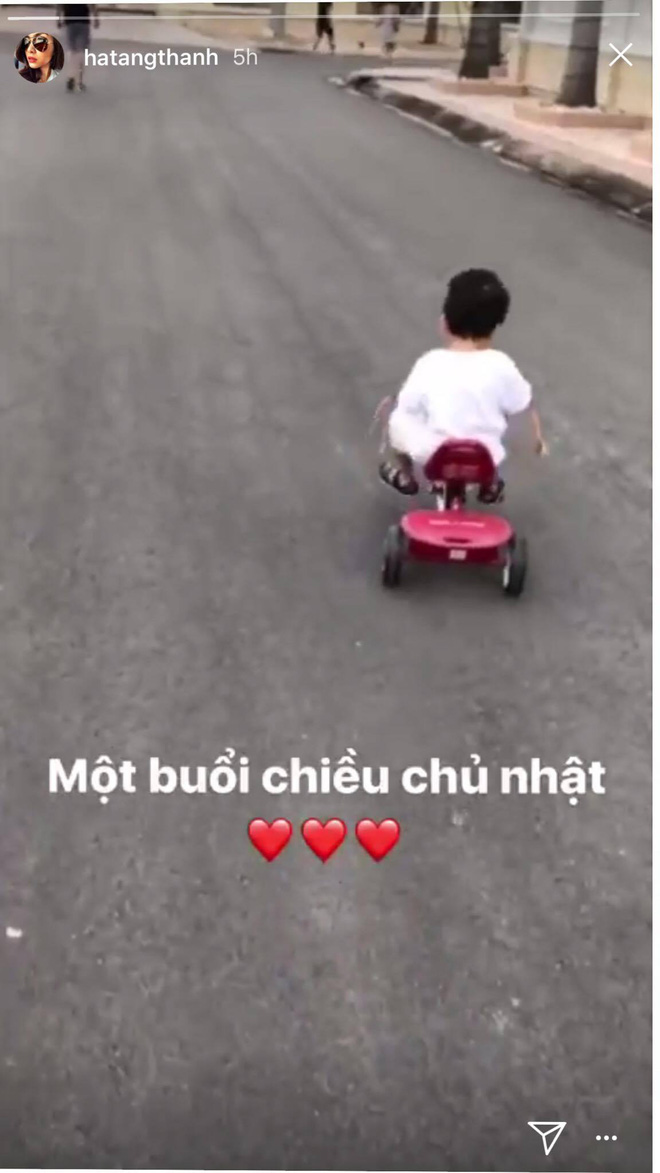 Fan thích thú với hình ảnh quý tử nhà Hà Tăng đạp xe đồ chơi như tay đua chính hiệu