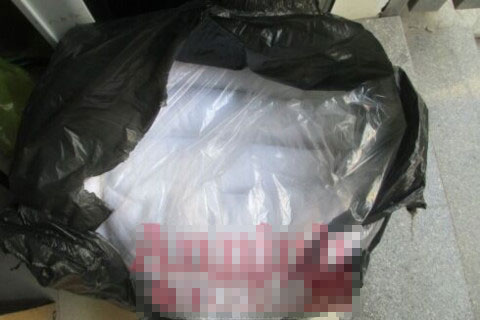 Nghi bị đánh thuốc mê thôi miên, người phụ nữ ở Xuân Đỉnh tự trao 30 triệu đồng