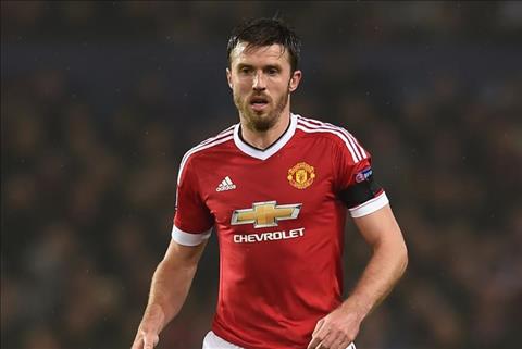 3 đội bóng hỏi mua Michael Carrick